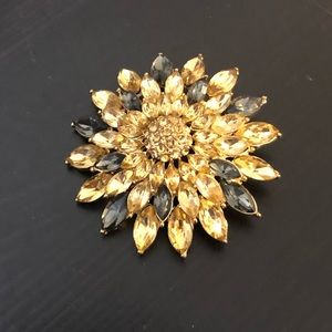 Vintage Gold Tone Flower Brooch